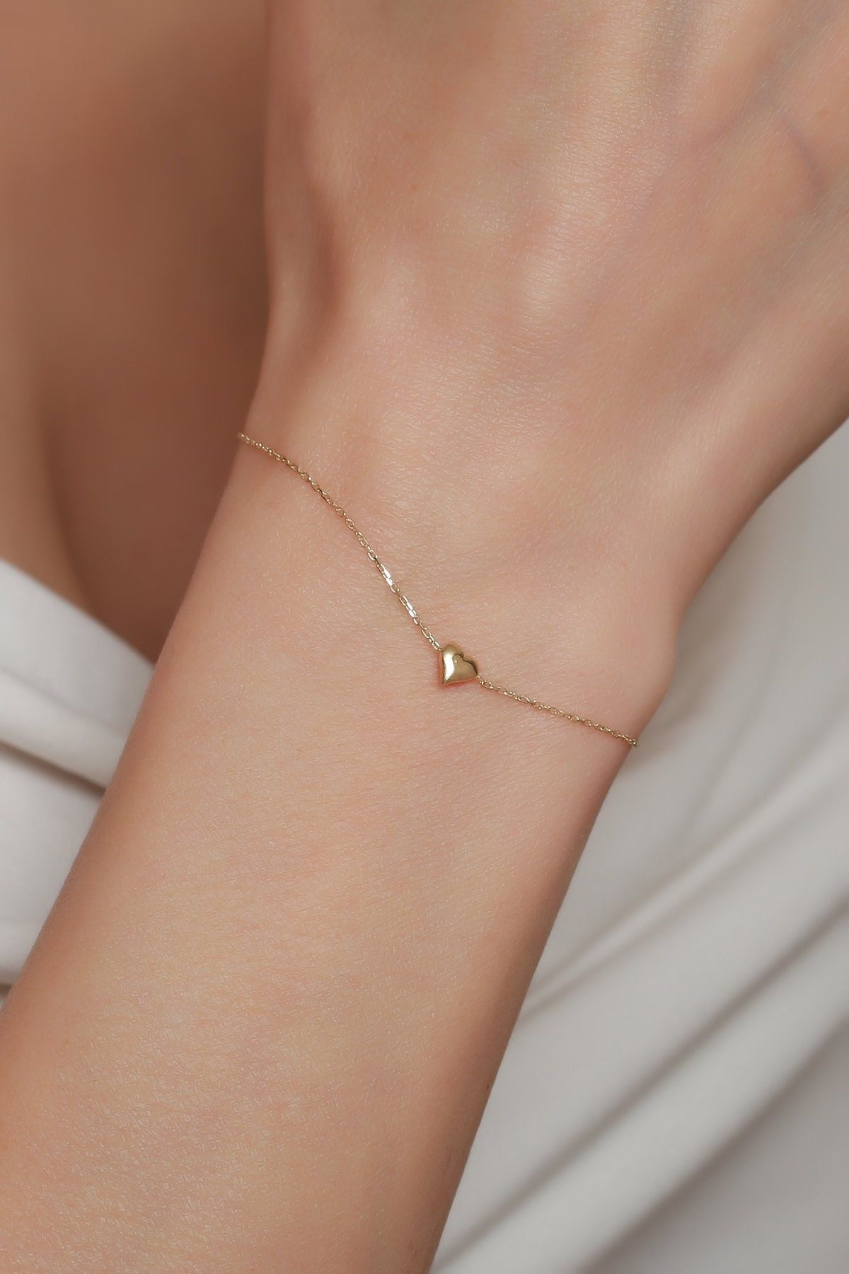Lyra Heart Bracelet 🩶
